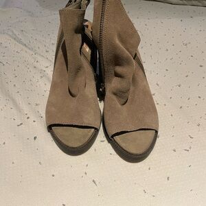 Shoe bundle!!! Women's Tan Boot heels and Antonio Melani heels bundle size 9